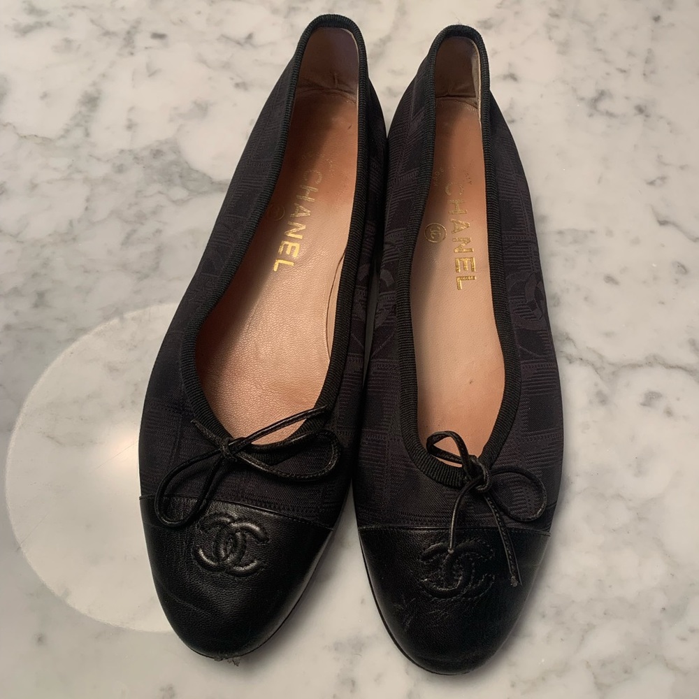 authentic classic CHANEL ballet flat black on black with dust bag and box